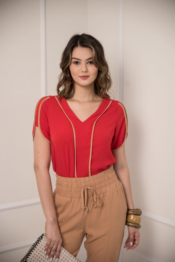 Blusa Crepe Lisa Com Detalhe Vivo